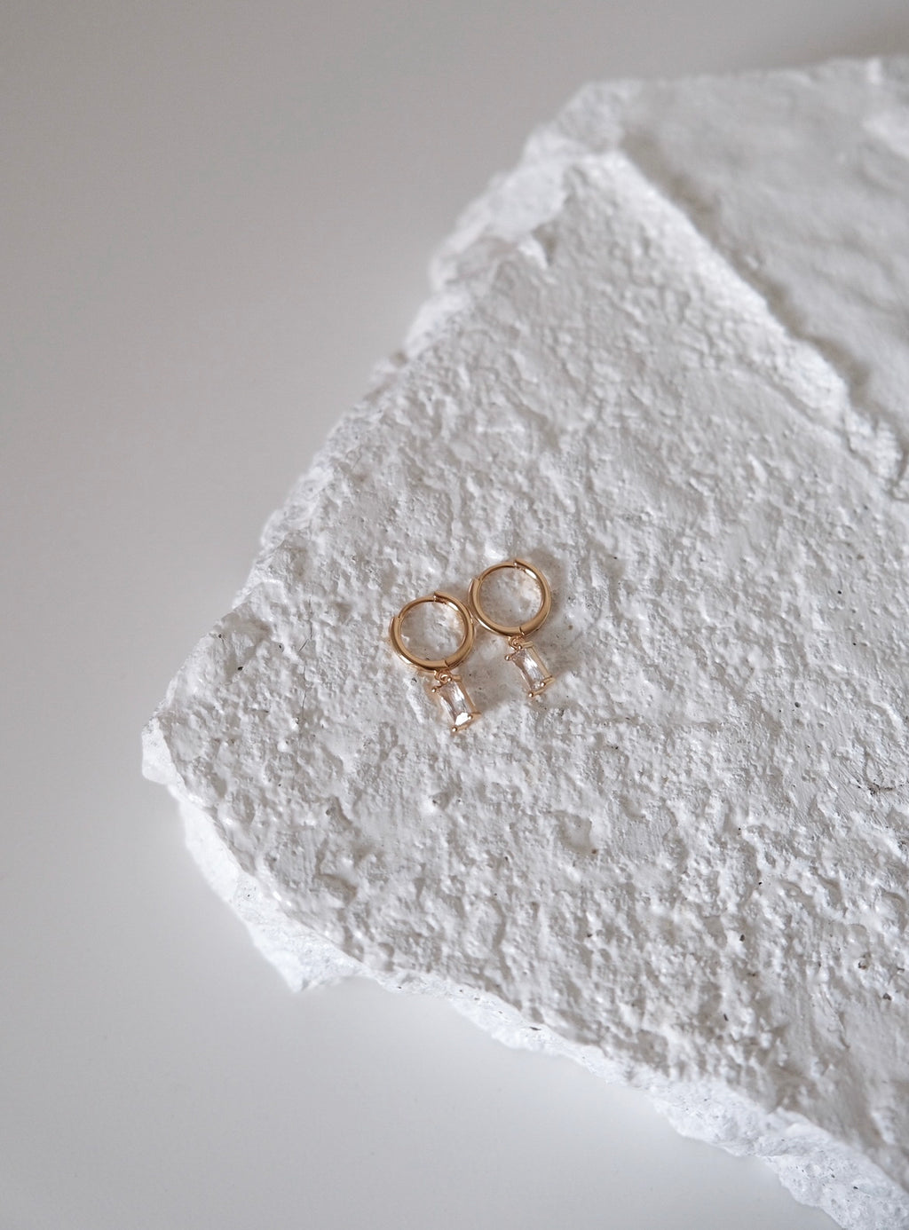 Luna huggie Earrings