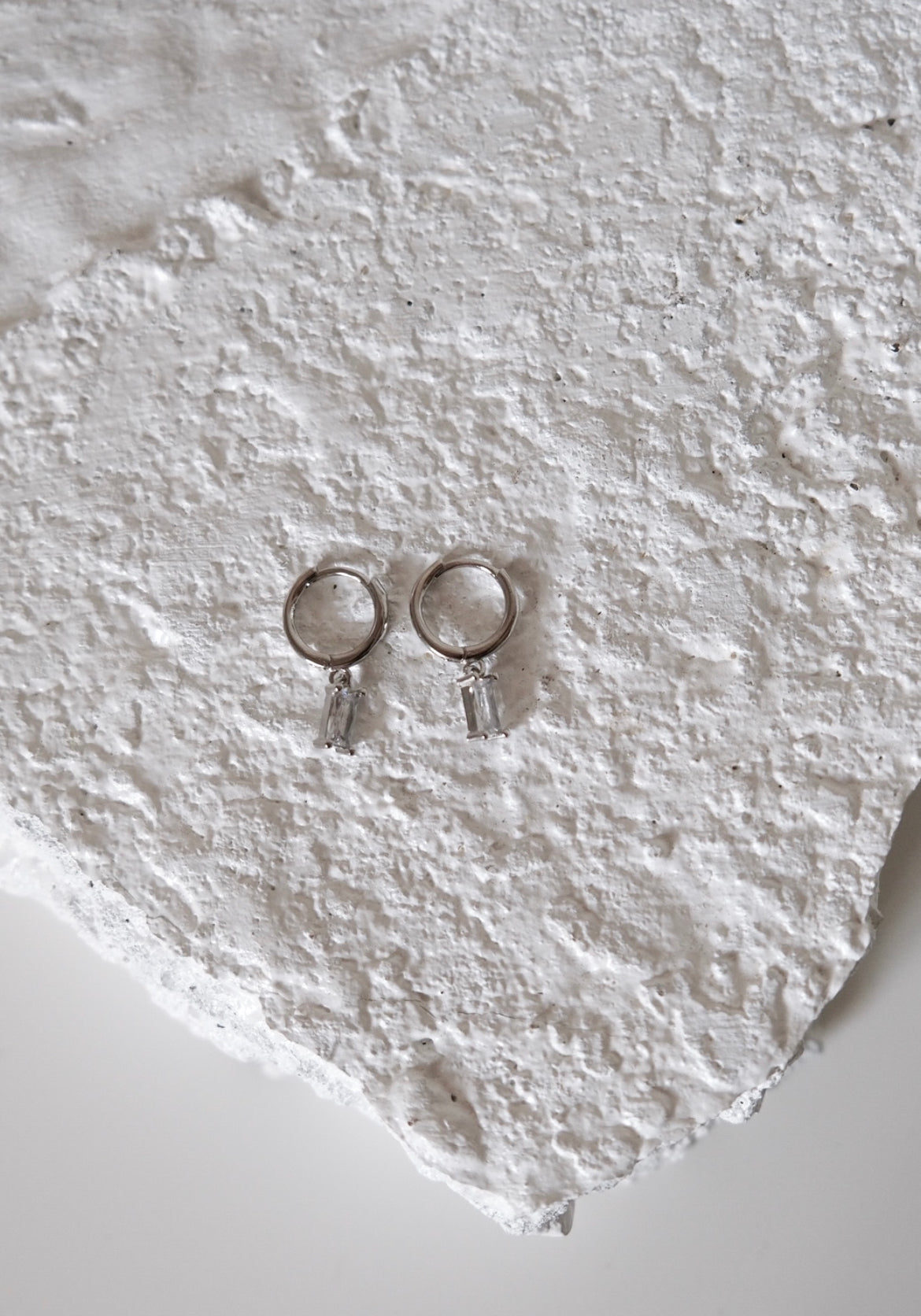 Luna huggie Earrings